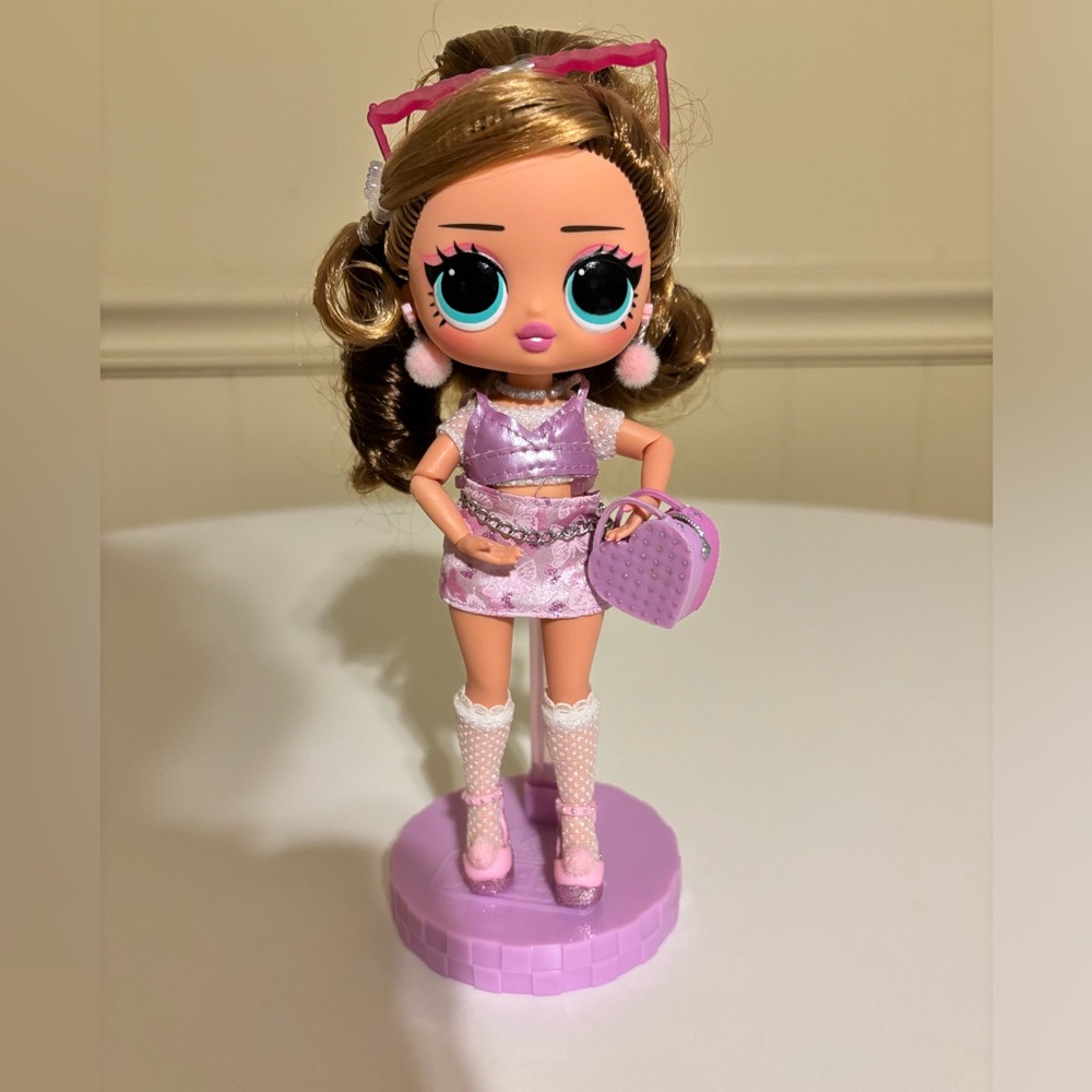 LOL Olivia Flutter Fashionista Doll